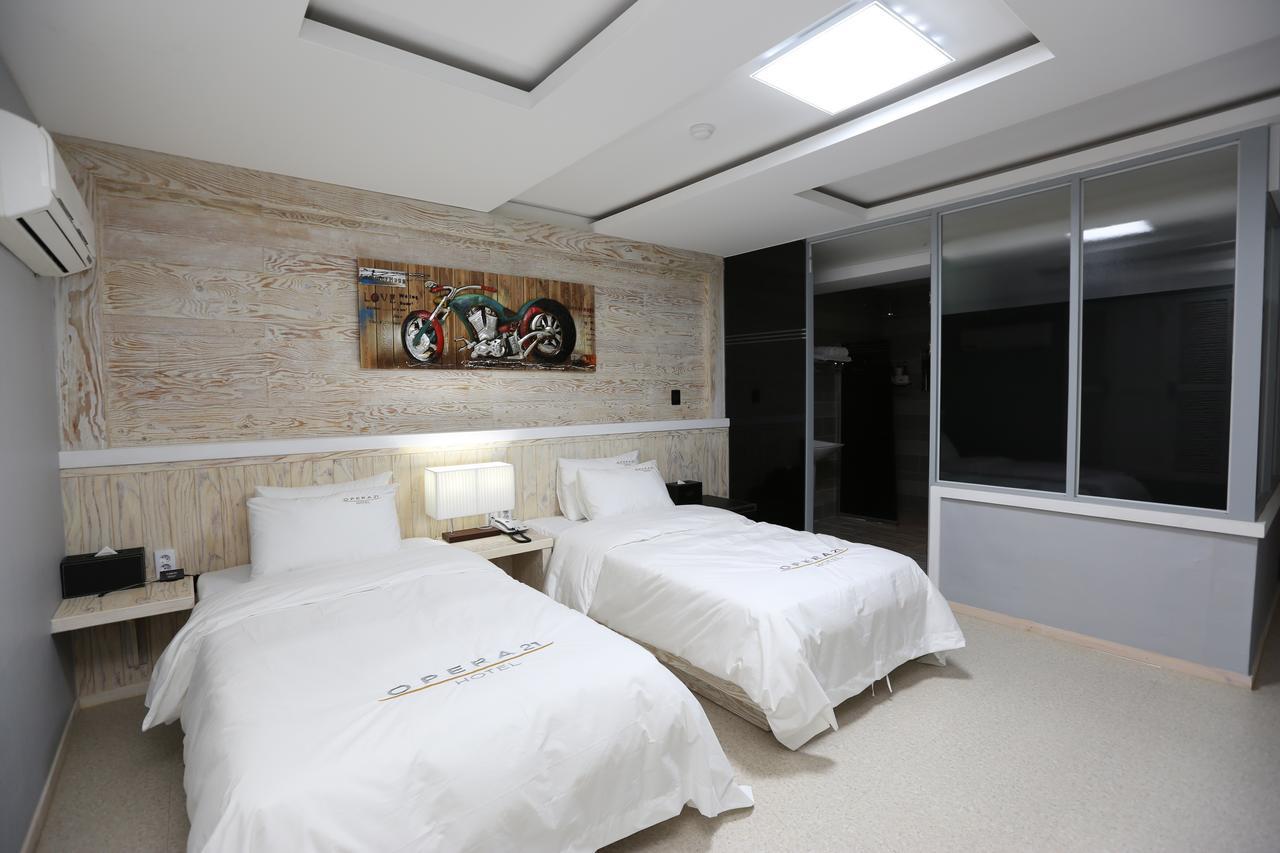 Opera 21 Hotel Jeonju Exterior foto